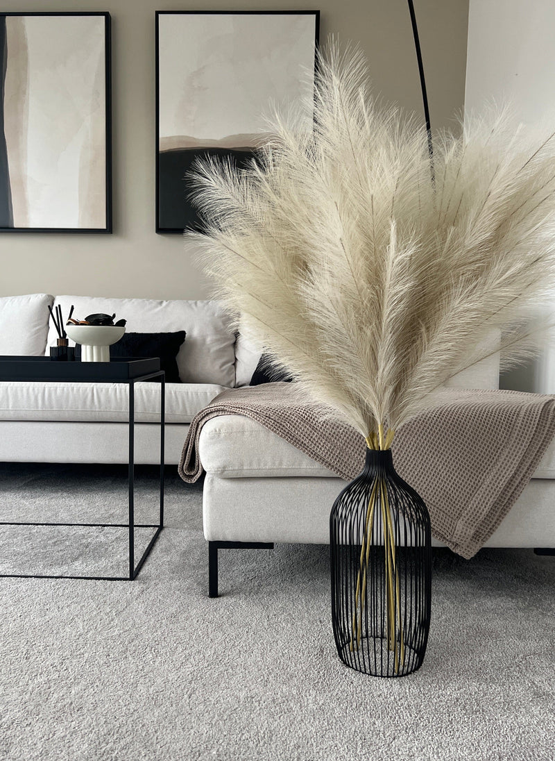 Tall Nala Outline Vase - Black